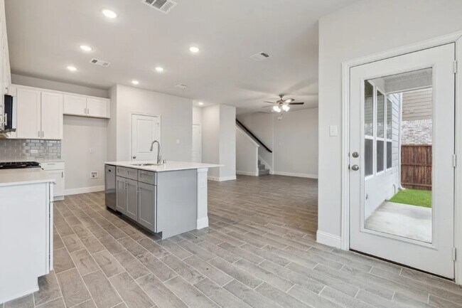Foto del edificio - 726 Rain Barrel Pl