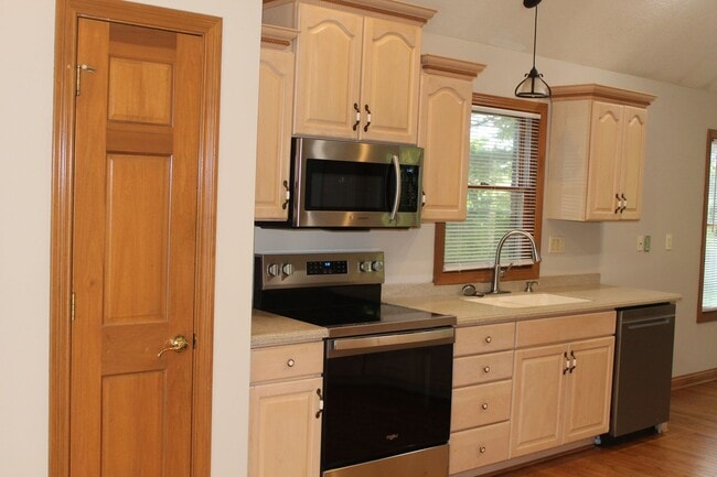 Foto del edificio - Available Now! Stunning Custom 4 Bedroom H...