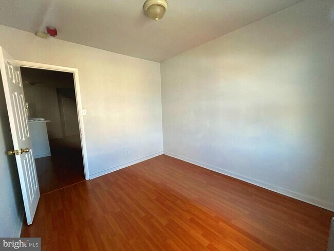 Foto del edificio - 510 W Girard Ave