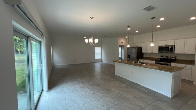 Foto del edificio - Amazing 4 BD/2BA Home in Palm Bay!!