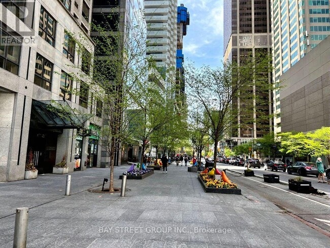 Photo du bâtiment - 55 Bloor St E