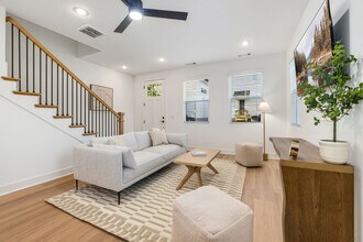 Building Photo - 1324 Van Buren Ave