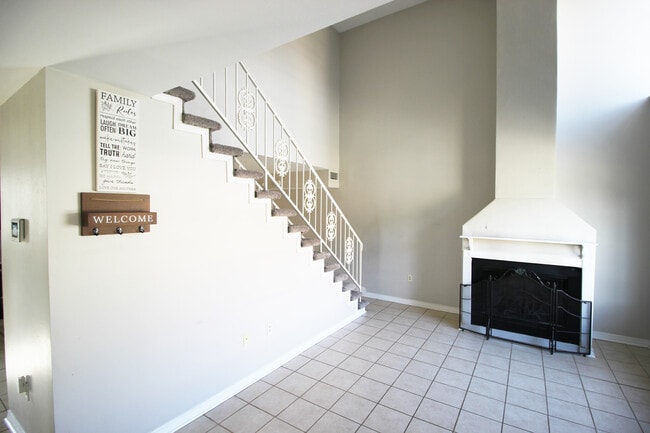 Building Photo - 300 33rd St