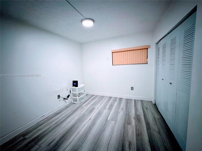 Foto del edificio - 6070 W 18th Ave