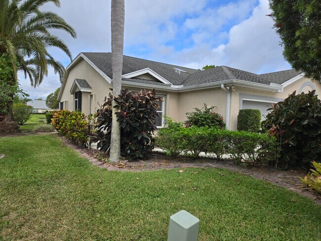 Foto del edificio - 4234 SE Home Way