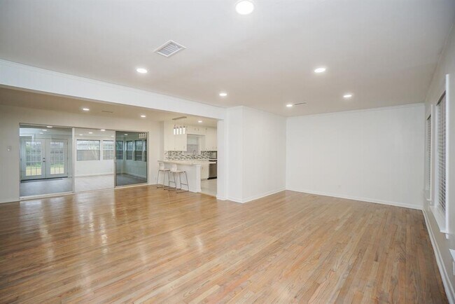 Foto del edificio - 4145 Sarong Dr