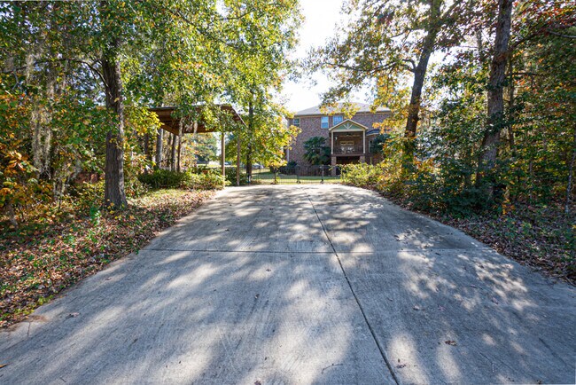 Foto del edificio - 6625 Hidden Haven Rd