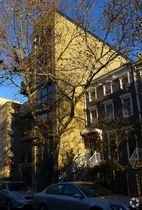 Primary Photo - 357 Dean St