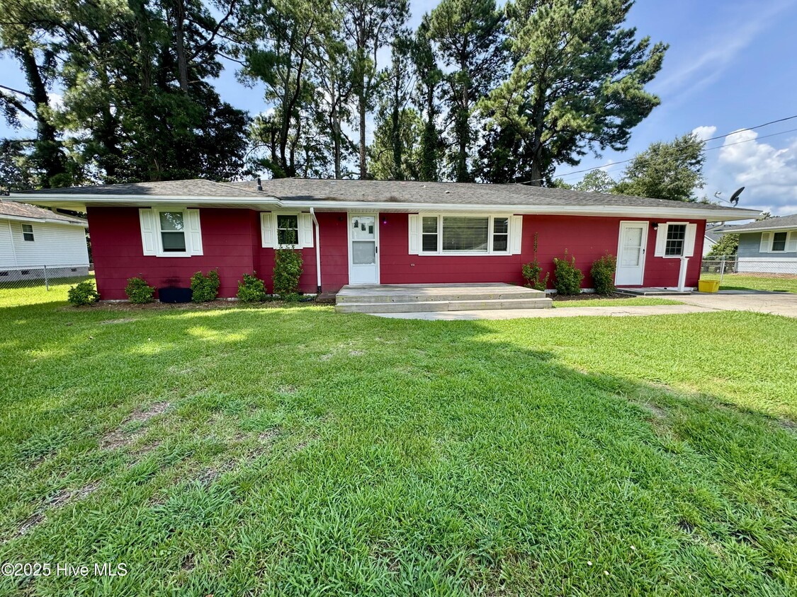 Primary Photo - 106 Farm Dr