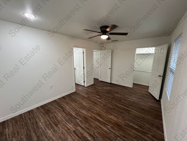 Building Photo - New Spacious 2 bedroom 2 bath Duplex.
