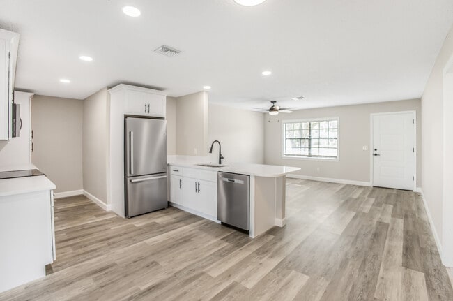 Building Photo - 2636 Mockingbird Vlg