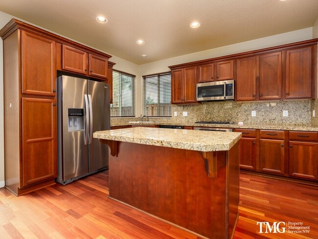 Foto del edificio - Beautiful 3+br/2.5ba House with office, fenced yard, 2 car garage and AC