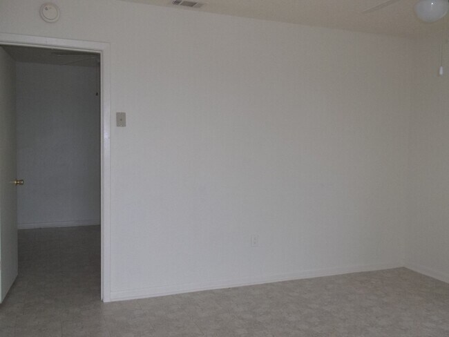 Foto del edificio - 1124 W Business 190