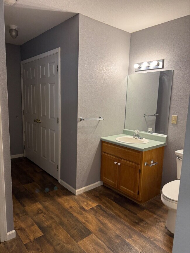 Foto del edificio - Ground Level 1 Bedroom Apartment in Salem!
