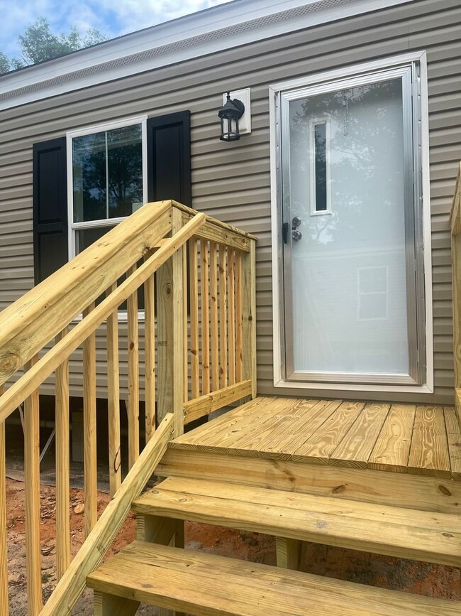 Foto del edificio - Newer Luxury 3 BR 2 BA  Mobile Home  South...