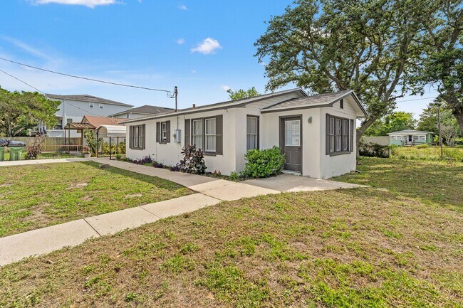 Foto del edificio - 2 Bed 1.5 Bath Jax Beach - Walk to the Bea...