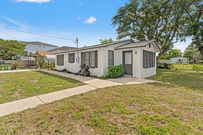 Photo - 2 Bed 1.5 Bath Jax Beach - Walk to the Beach- Newly remodeled House