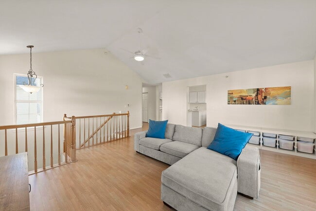 Building Photo - 2513 Dickens Dr