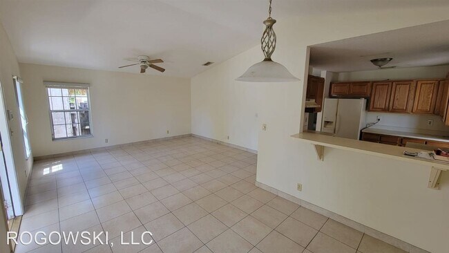 Foto del edificio - 4 br, 2 bath House - 1143 Freshwater Lakes...