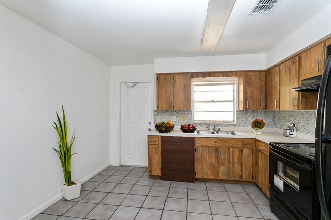 Building Photo - 3207 Pershing St