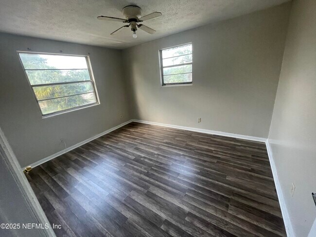 Foto del edificio - 1624 W 36th St