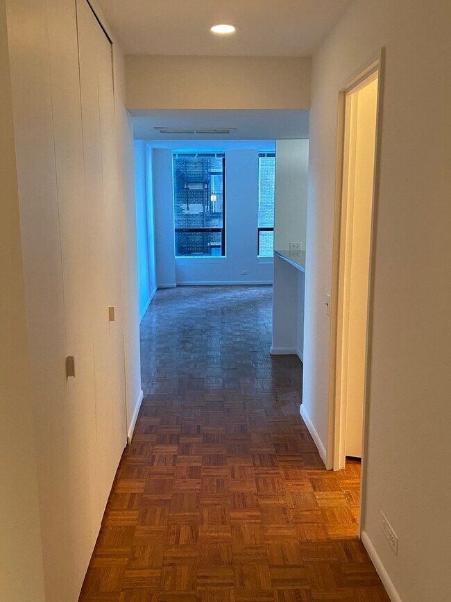 Foto del edificio - 260 E Chestnut St