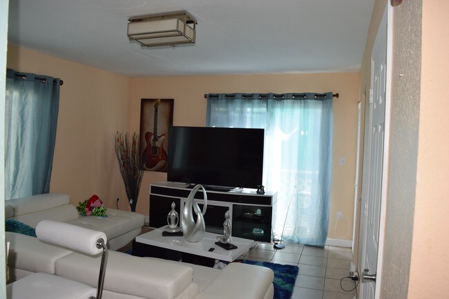 Foto del edificio - 1761 NW 19th Ter