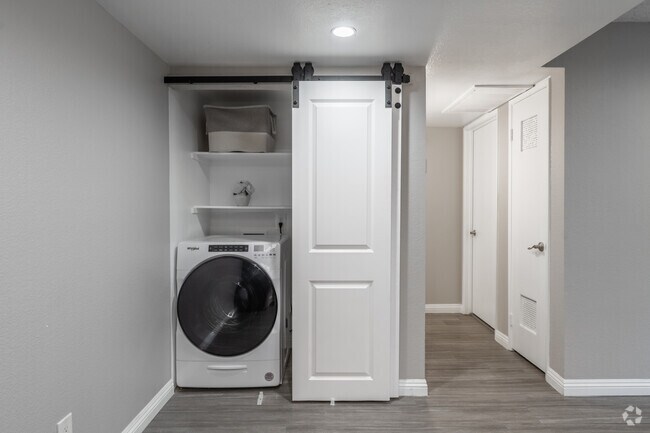 2HAB, 2BA - 877 ft² - Laurel Heights Apartments