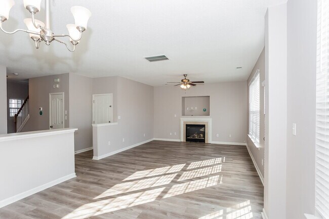 Foto del edificio - 9611 Forest Path Dr