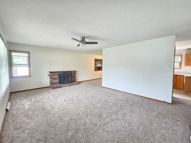 Foto del edificio - $2,500 - 4 Bed / 2 Bath Beautiful Home in ...