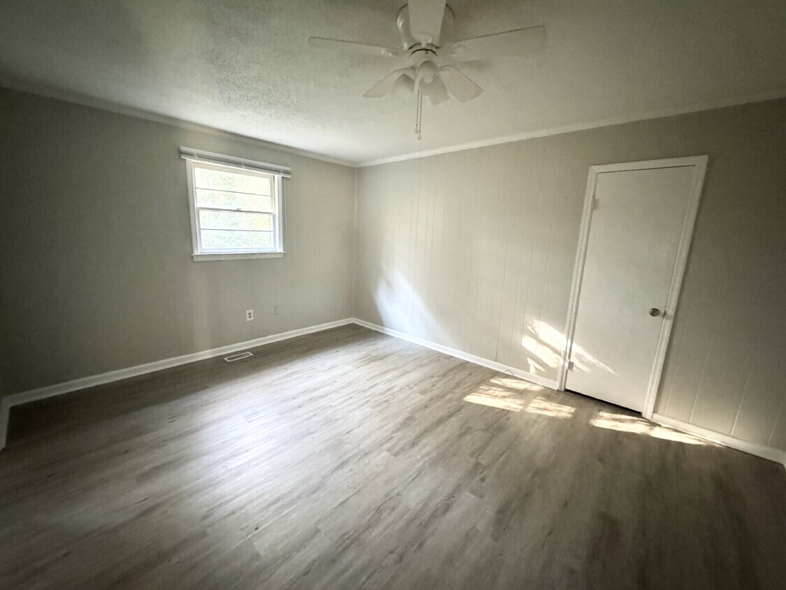 Foto del edificio - 1 bed / 1 bath - Pendleton SC