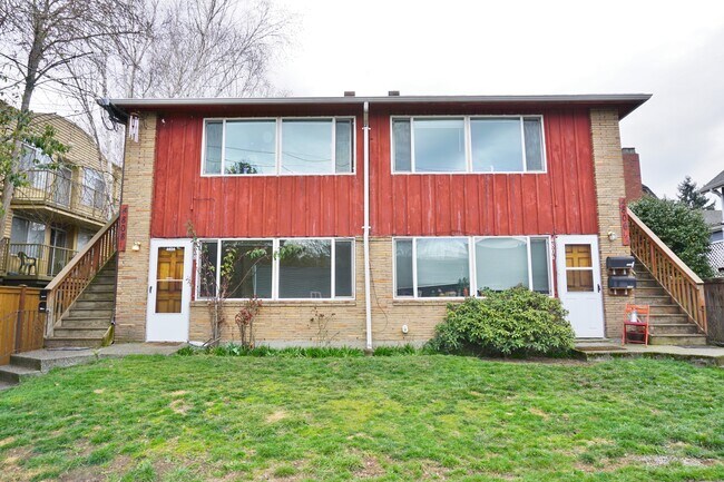Building Photo - 4808 Interlake Ave N