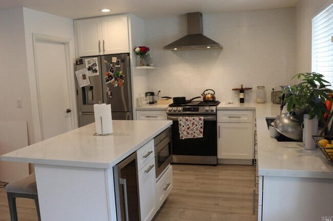 Building Photo - 1731 Solano Dr