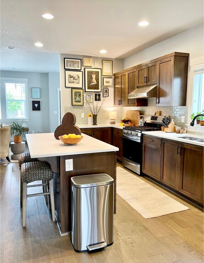 Gourmet kitchen - 16909 SW Friendly Ln