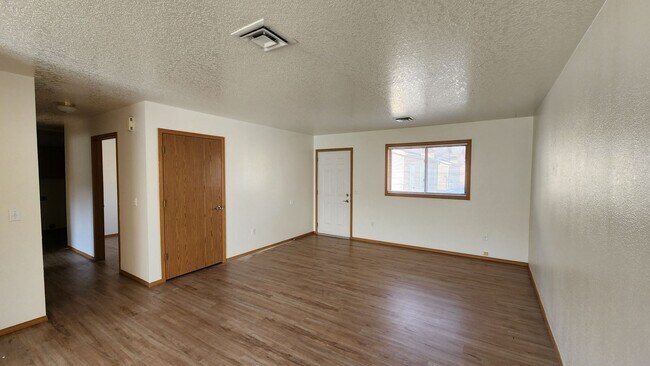 Building Photo - EAT2417