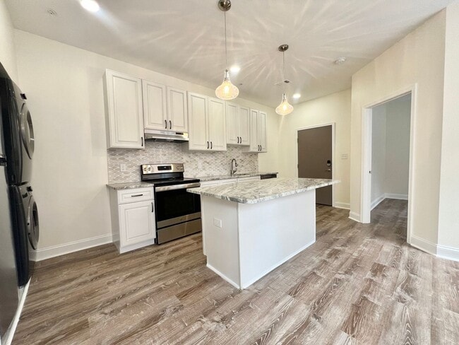 Photo - Modern 2-Bed/2-Bath Apartment on South St ...