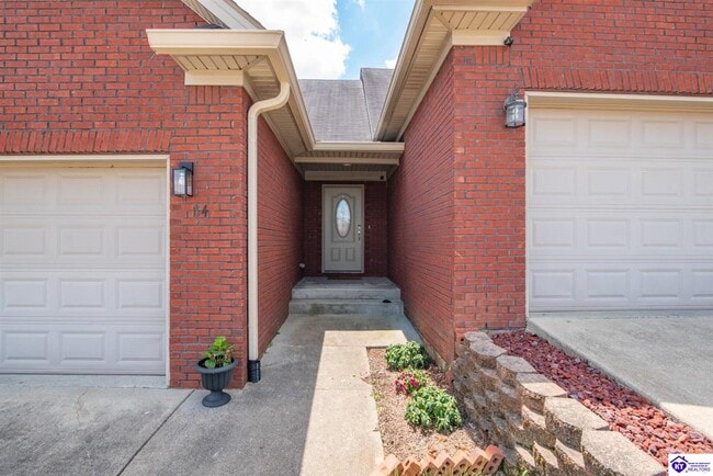 Building Photo - 114 Twin Lakes Dr