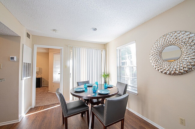 Dining Area - Deer Cross