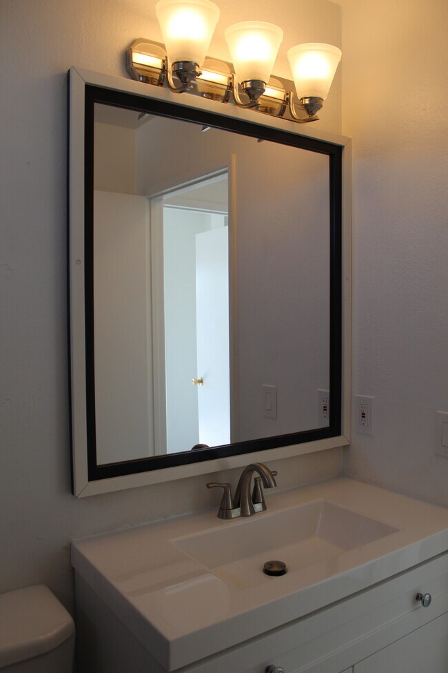 Main Bath - 1444 W 227th St