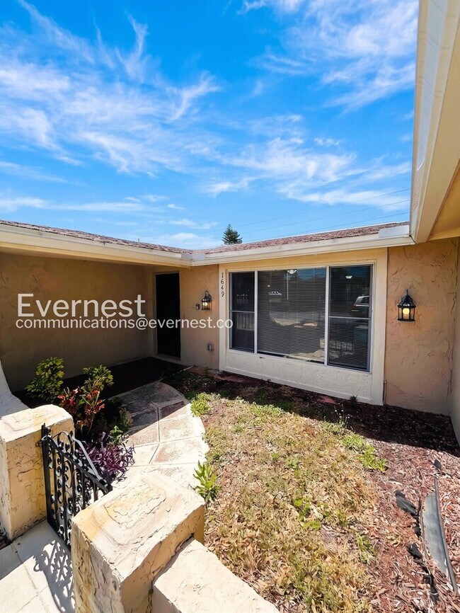 Foto del edificio - 1649 Dartmouth Dr