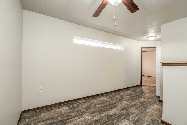 Foto del edificio - Beal Townhomes