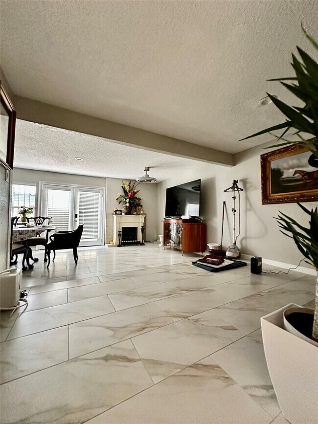 Foto del edificio - 12711 Carvel Ln