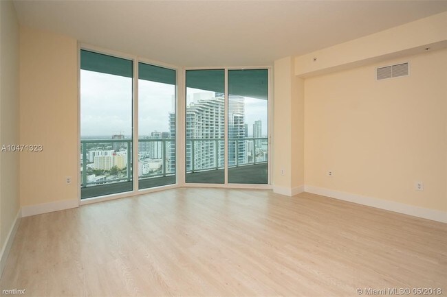 Foto del edificio - 2 br, 2.5 bath  - 1900 N Bayshore Dr # 3