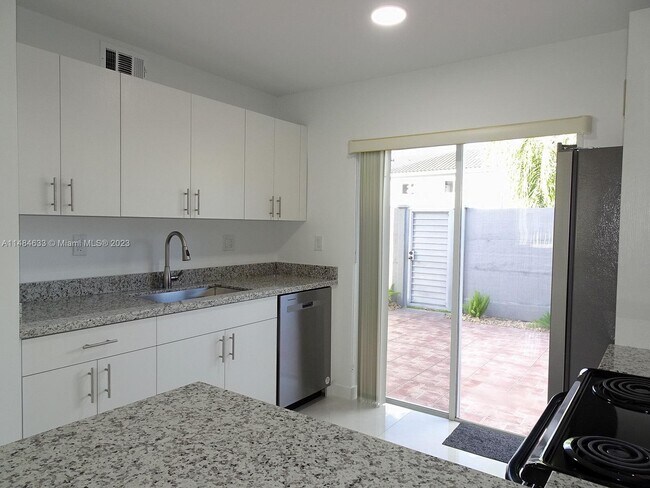 Building Photo - 7921 SW 152nd Ave