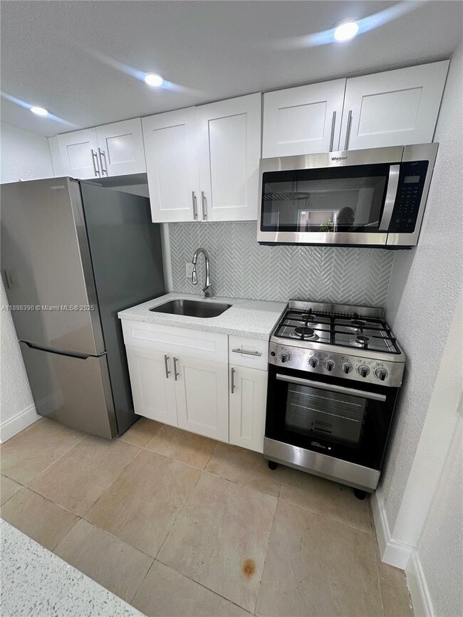 Foto del edificio - 9064 Collins Ave