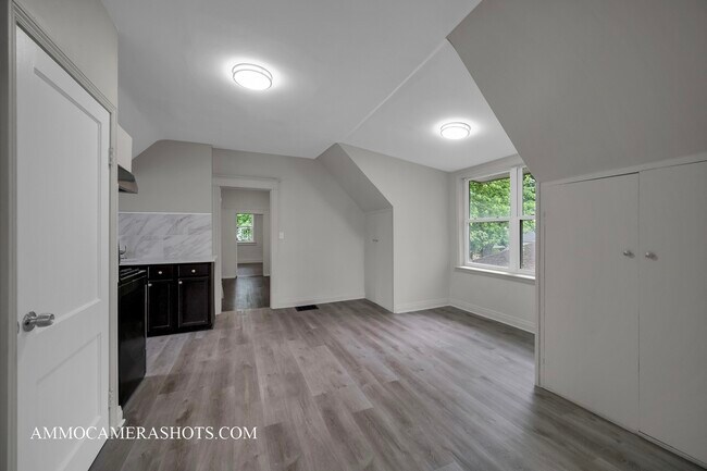 Foto del edificio - 3508 Sunnyside Ave