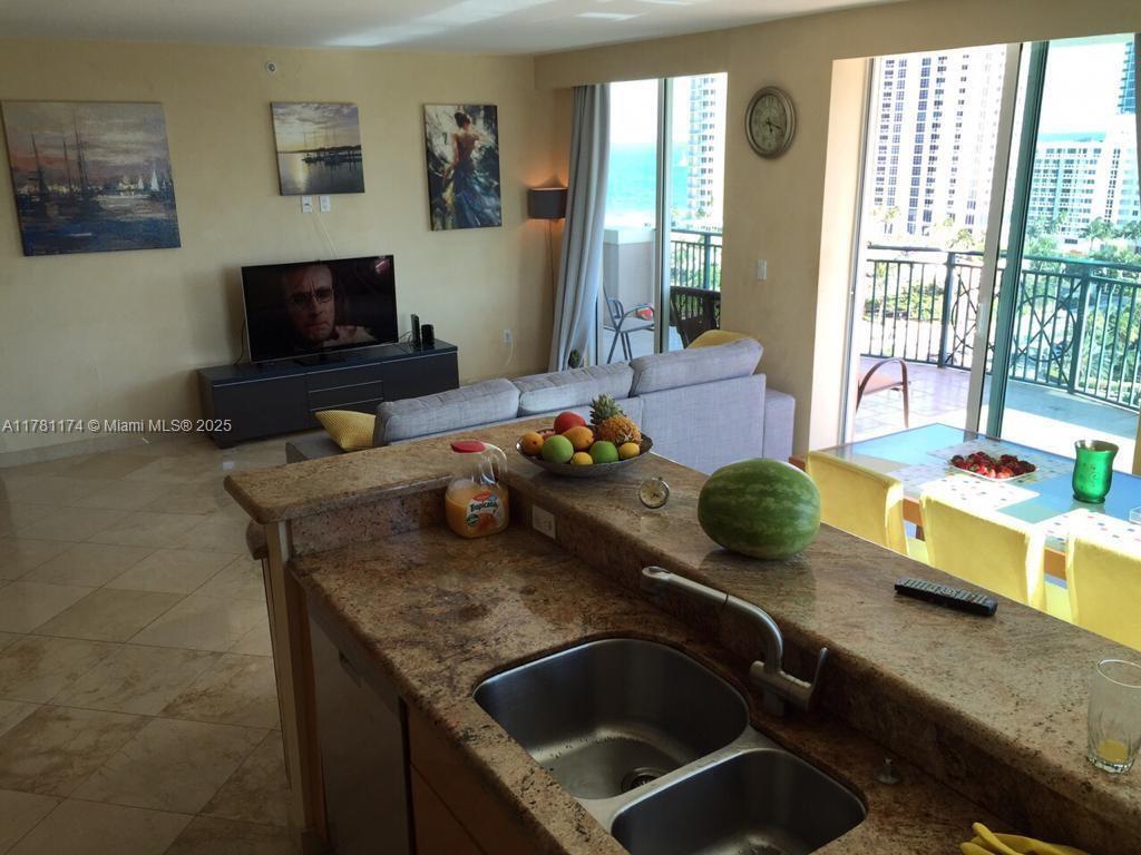 Foto principal - 17555 Atlantic Blvd