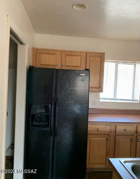 Building Photo - 320 E Blacklidge Dr