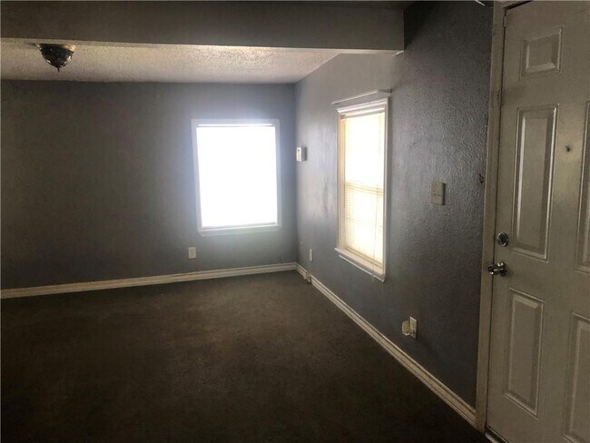Building Photo - 218 Glendale Dr