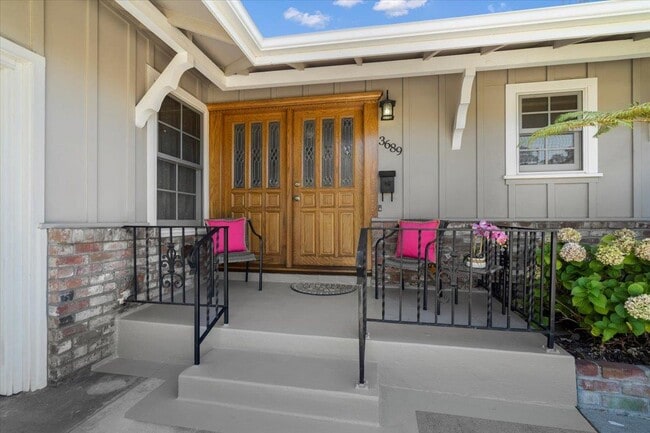 Building Photo - 3689 Woodford Dr